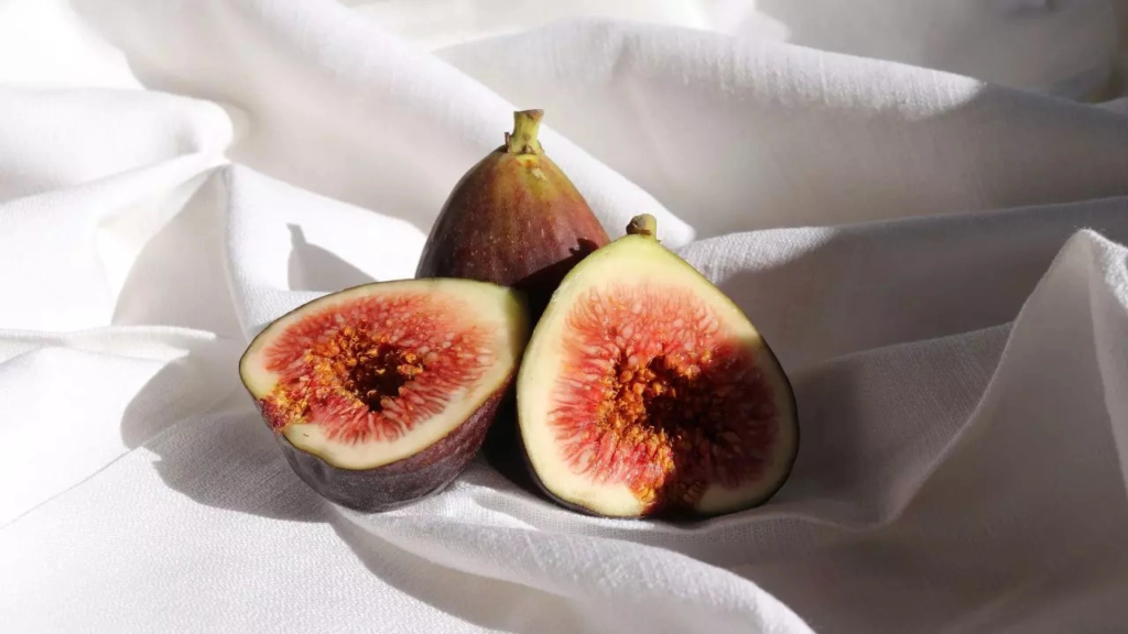 Did You Know Figs Are Non-Vegetarian? Here’s Why Anjeer Isn’t Suitable For Vegans