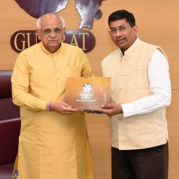Nikhil Shah meeting Gujarat CM Shri Bhupendra Bhai Patel at his residence, discussing the Violence-Free World initiative, AI, ISL, and AI policy in Gujarat.